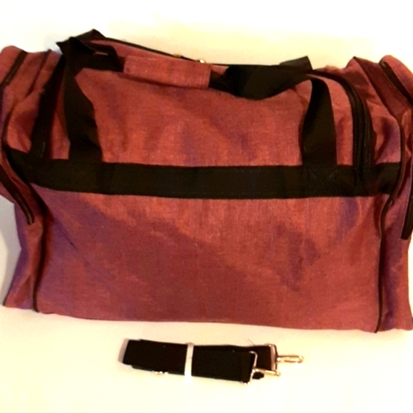 Large Weekender Bag.     Smoke free home - Picture 2 of 6